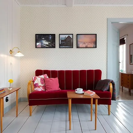 Mid-century Seaside Retreat In Harbor *