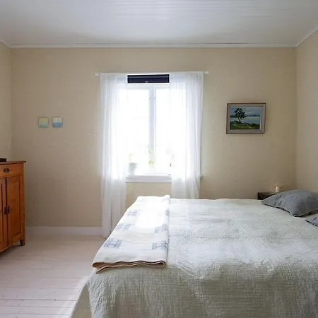 Mid-century Seaside Retreat In Harbor Apartman *
